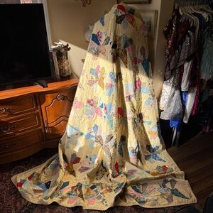 1940s Handmade Floral Bouquet Quilt